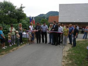 Slavnostni rez traku